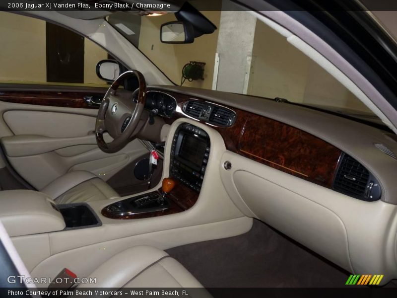 Ebony Black / Champagne 2006 Jaguar XJ Vanden Plas