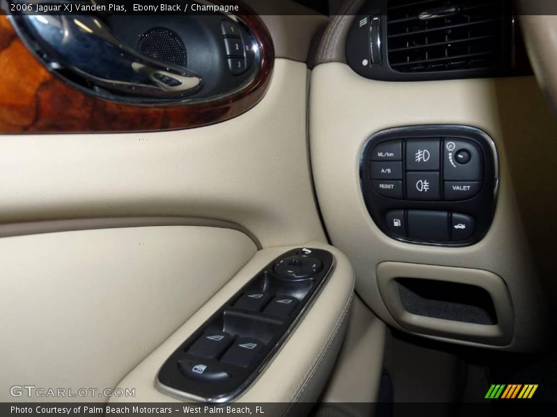 Ebony Black / Champagne 2006 Jaguar XJ Vanden Plas