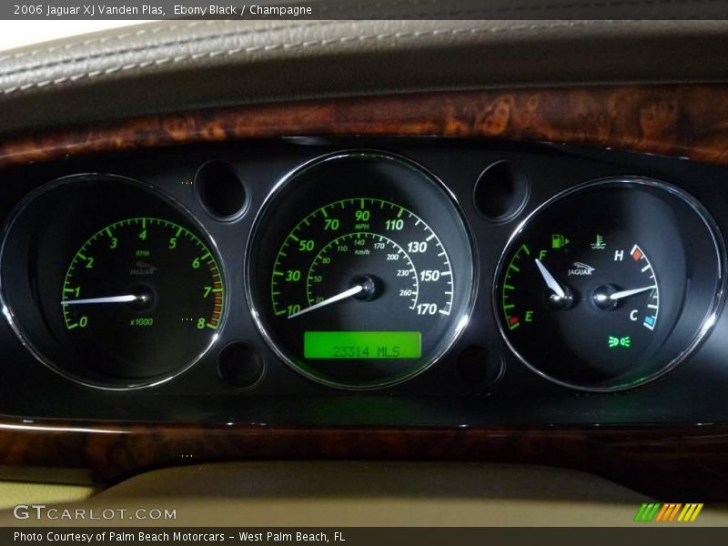 Ebony Black / Champagne 2006 Jaguar XJ Vanden Plas