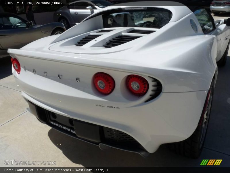 Ice White / Black 2009 Lotus Elise
