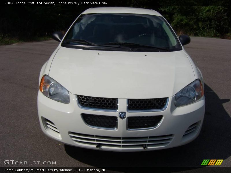 Stone White / Dark Slate Gray 2004 Dodge Stratus SE Sedan