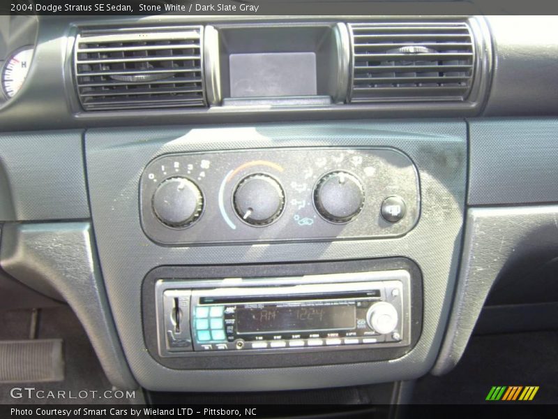 Stone White / Dark Slate Gray 2004 Dodge Stratus SE Sedan