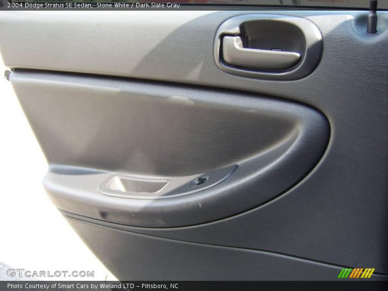 Stone White / Dark Slate Gray 2004 Dodge Stratus SE Sedan