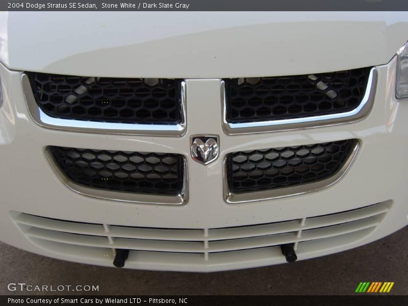 Stone White / Dark Slate Gray 2004 Dodge Stratus SE Sedan