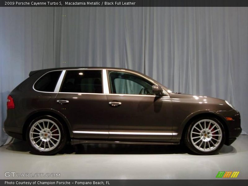 Macadamia Metallic / Black Full Leather 2009 Porsche Cayenne Turbo S