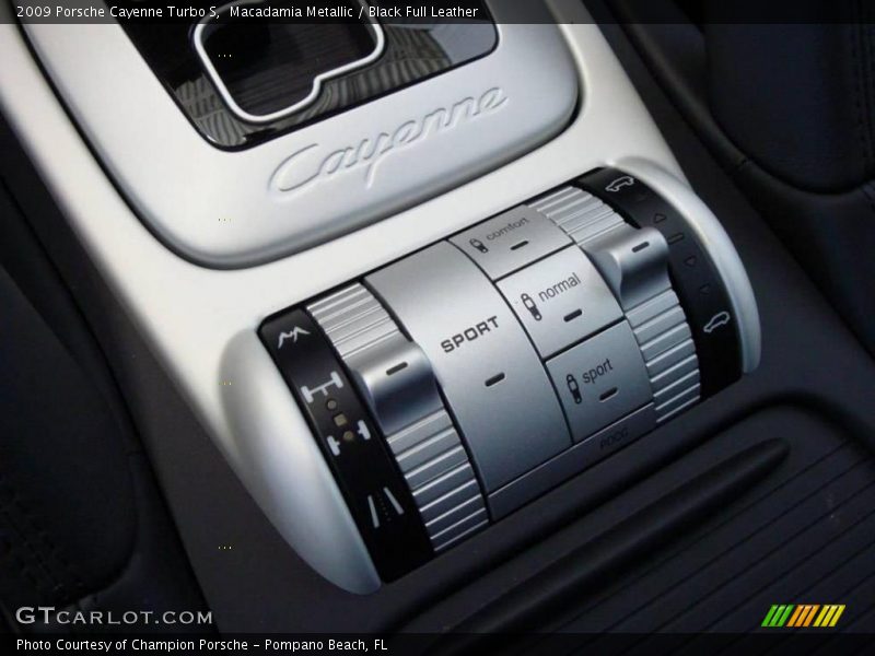 Macadamia Metallic / Black Full Leather 2009 Porsche Cayenne Turbo S