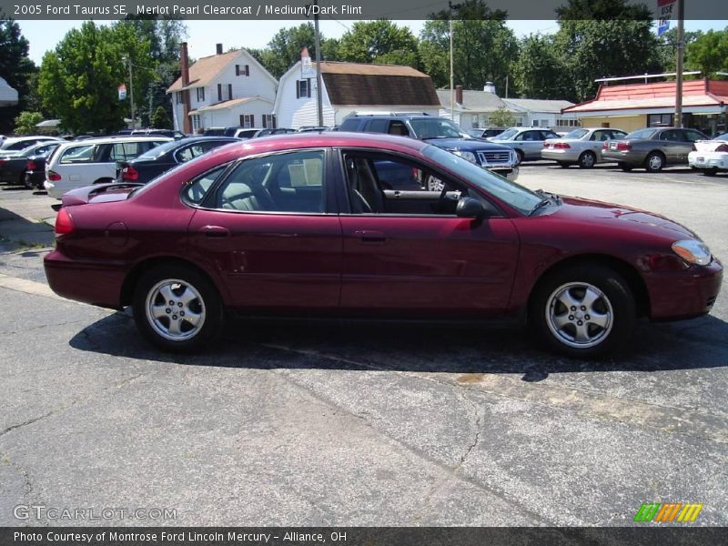 Merlot Pearl Clearcoat / Medium/Dark Flint 2005 Ford Taurus SE