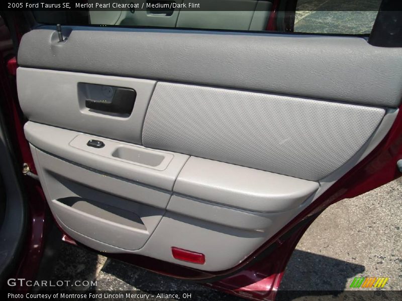 Merlot Pearl Clearcoat / Medium/Dark Flint 2005 Ford Taurus SE