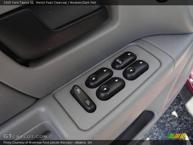 Merlot Pearl Clearcoat / Medium/Dark Flint 2005 Ford Taurus SE