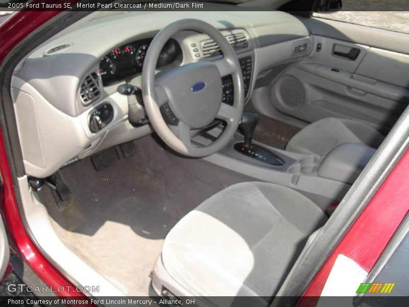 Merlot Pearl Clearcoat / Medium/Dark Flint 2005 Ford Taurus SE