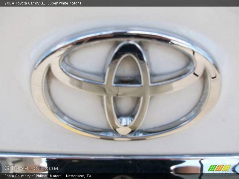 Super White / Stone 2004 Toyota Camry LE