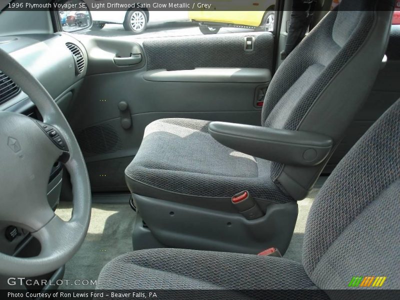 Light Driftwood Satin Glow Metallic / Grey 1996 Plymouth Voyager SE