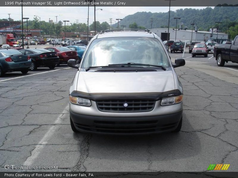 Light Driftwood Satin Glow Metallic / Grey 1996 Plymouth Voyager SE