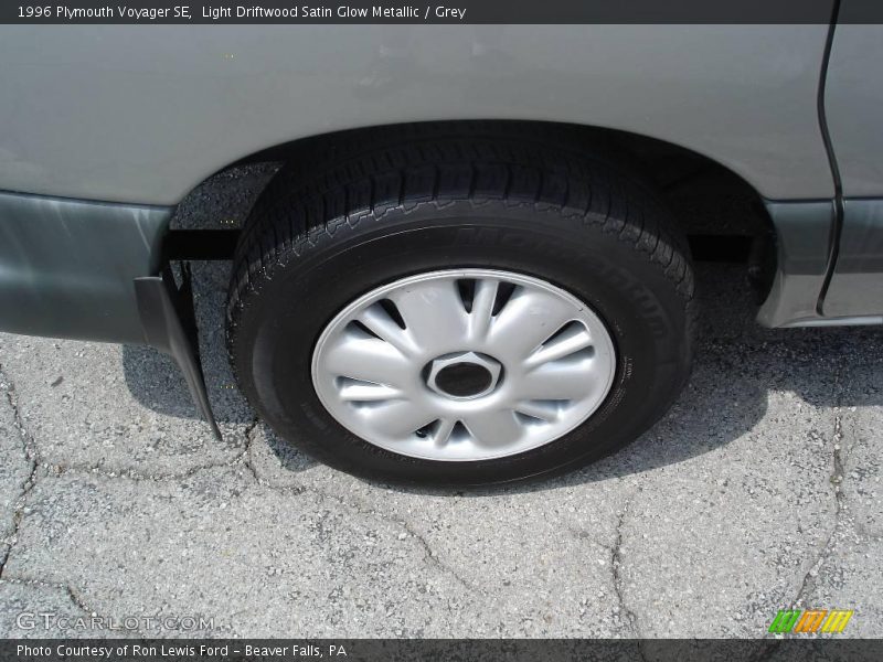 Light Driftwood Satin Glow Metallic / Grey 1996 Plymouth Voyager SE