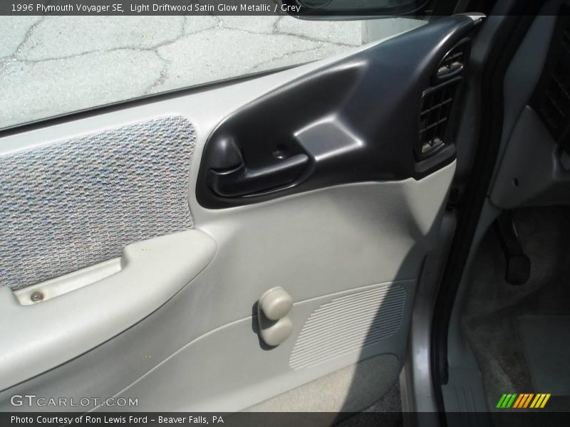 Light Driftwood Satin Glow Metallic / Grey 1996 Plymouth Voyager SE