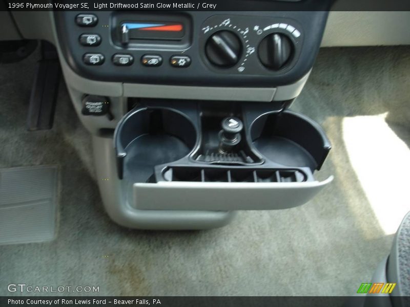 Light Driftwood Satin Glow Metallic / Grey 1996 Plymouth Voyager SE