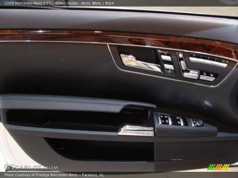 Arctic White / Black 2009 Mercedes-Benz S 550 4Matic Sedan