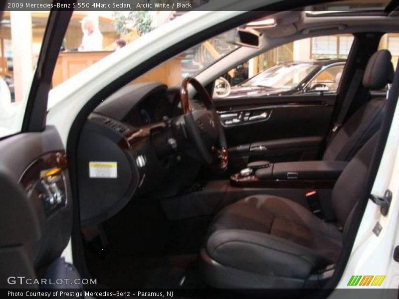 Arctic White / Black 2009 Mercedes-Benz S 550 4Matic Sedan