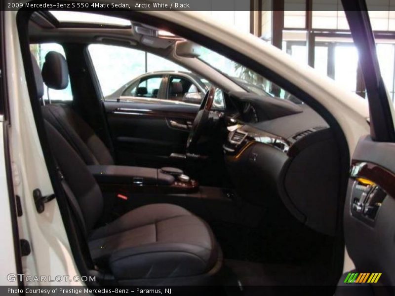 Arctic White / Black 2009 Mercedes-Benz S 550 4Matic Sedan