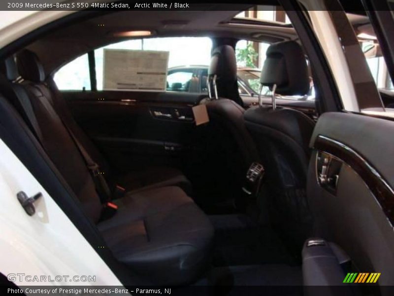Arctic White / Black 2009 Mercedes-Benz S 550 4Matic Sedan