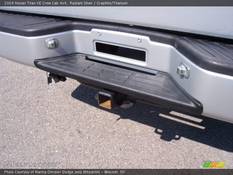 Radiant Silver / Graphite/Titanium 2004 Nissan Titan XE Crew Cab 4x4
