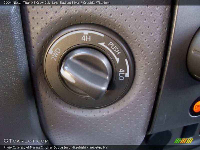 Radiant Silver / Graphite/Titanium 2004 Nissan Titan XE Crew Cab 4x4