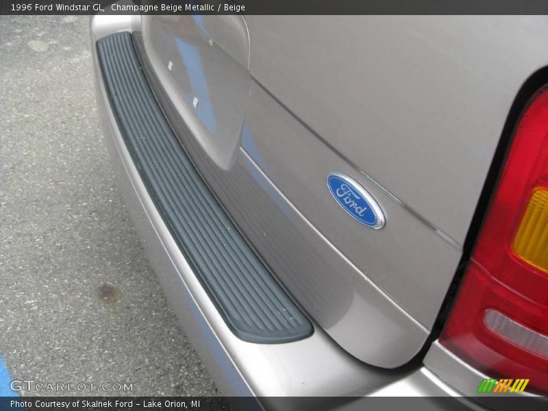 Champagne Beige Metallic / Beige 1996 Ford Windstar GL