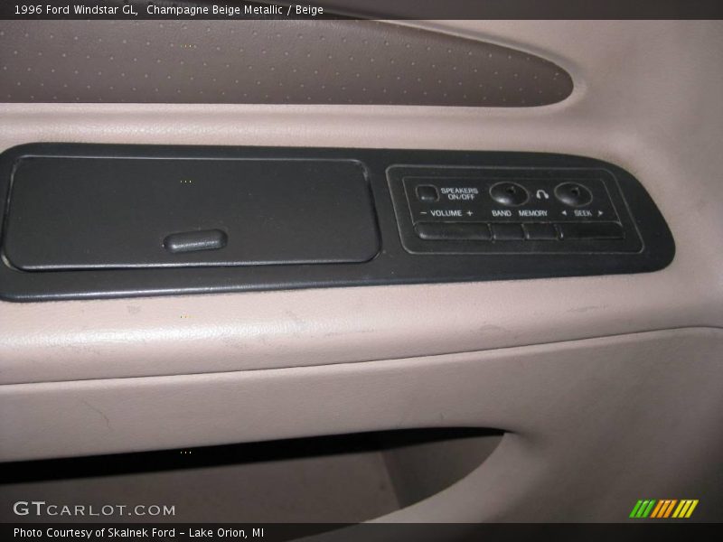 Champagne Beige Metallic / Beige 1996 Ford Windstar GL