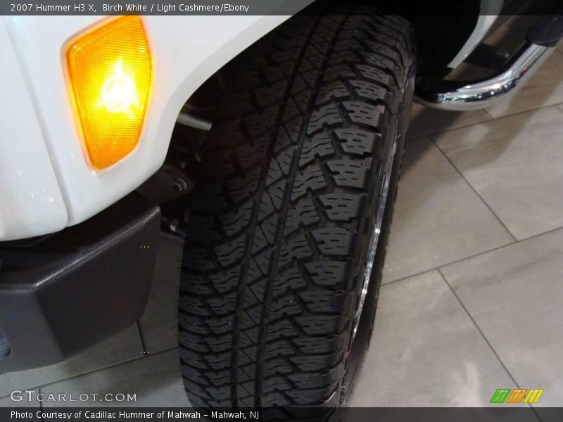Birch White / Light Cashmere/Ebony 2007 Hummer H3 X