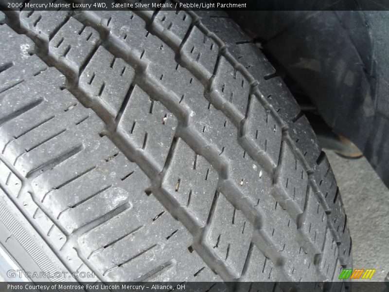 Satellite Silver Metallic / Pebble/Light Parchment 2006 Mercury Mariner Luxury 4WD