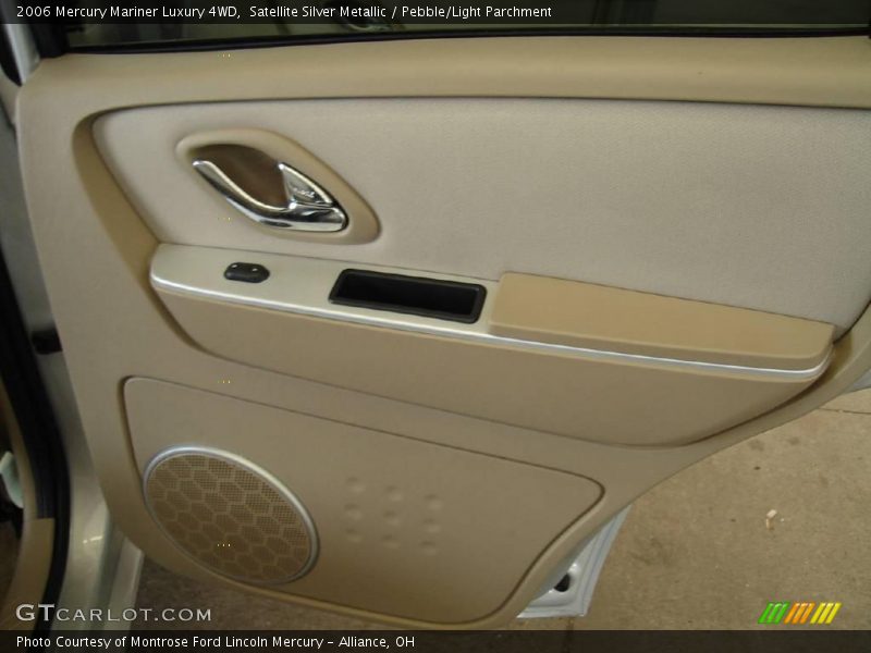 Satellite Silver Metallic / Pebble/Light Parchment 2006 Mercury Mariner Luxury 4WD