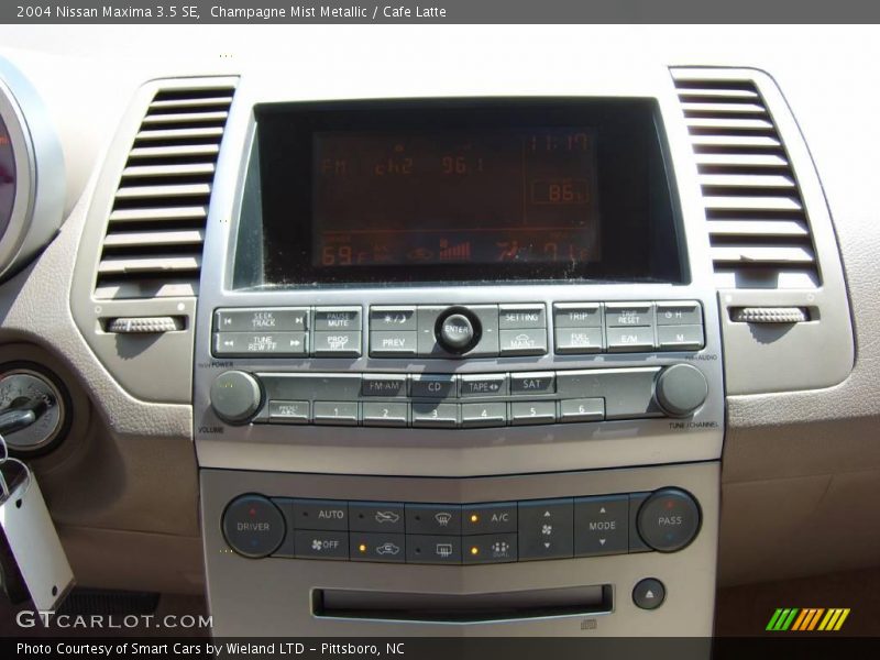 Champagne Mist Metallic / Cafe Latte 2004 Nissan Maxima 3.5 SE
