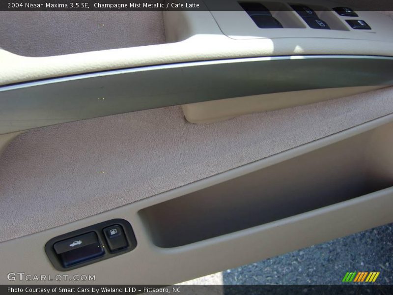 Champagne Mist Metallic / Cafe Latte 2004 Nissan Maxima 3.5 SE