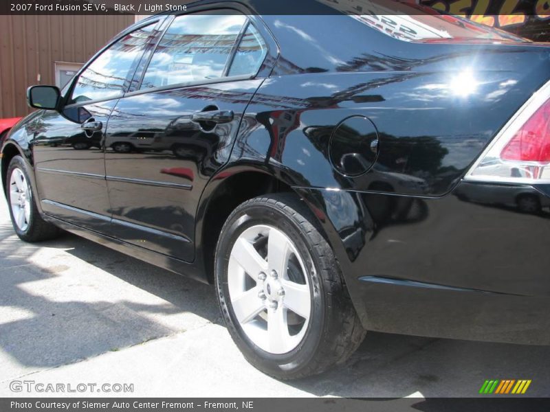 Black / Light Stone 2007 Ford Fusion SE V6