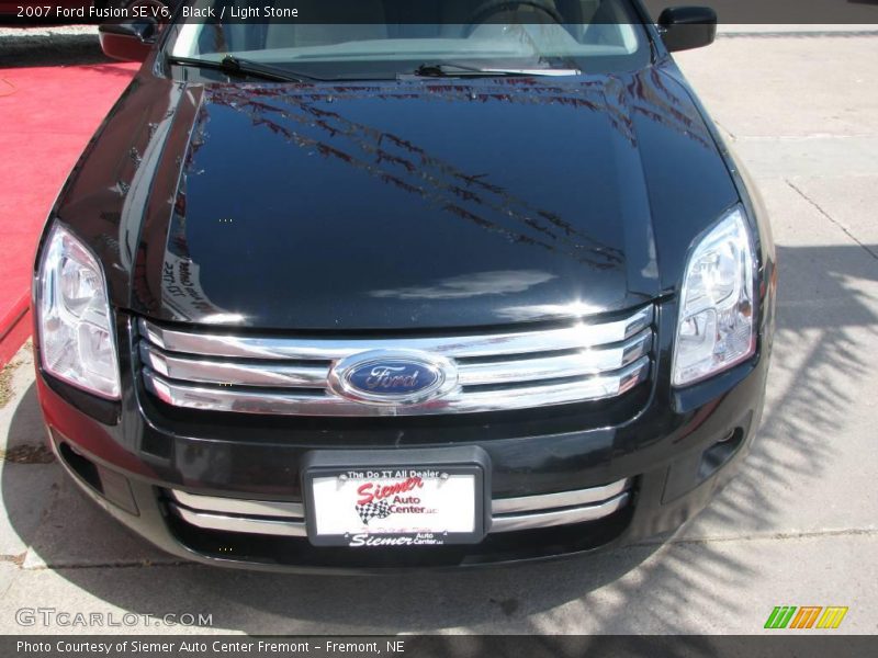 Black / Light Stone 2007 Ford Fusion SE V6
