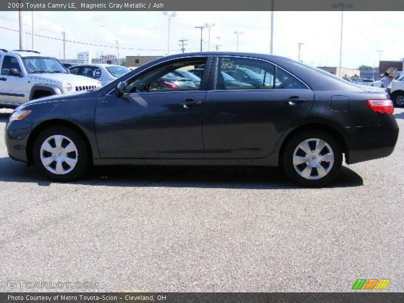 Magnetic Gray Metallic / Ash 2009 Toyota Camry LE
