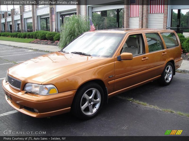 Front 3/4 View of 1998 V70 R AWD