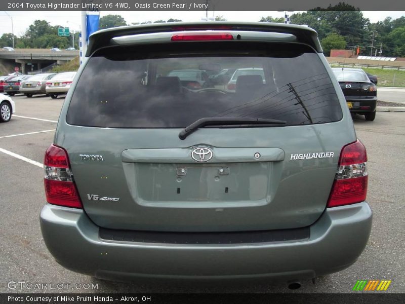 Oasis Green Pearl / Ivory 2004 Toyota Highlander Limited V6 4WD