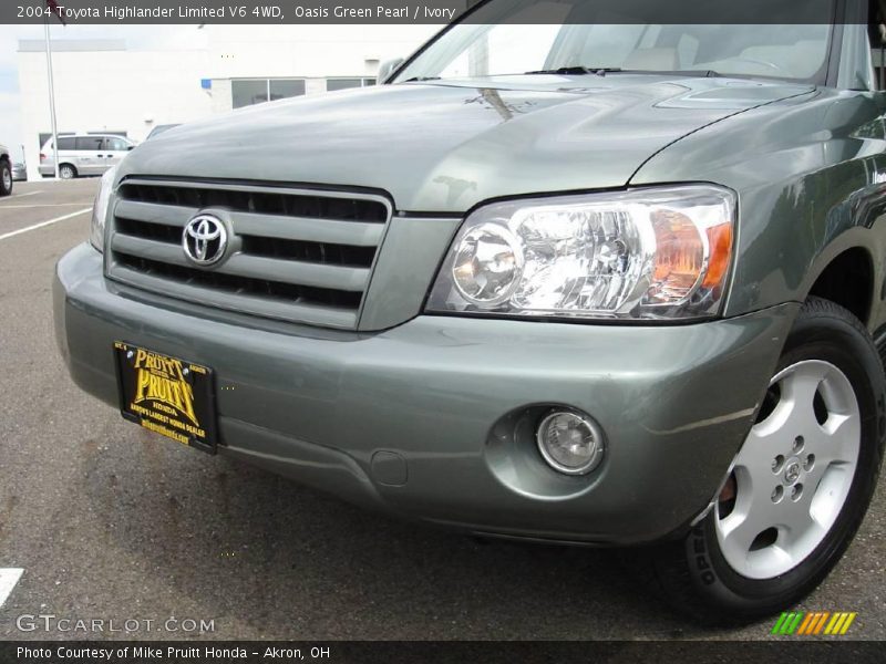 Oasis Green Pearl / Ivory 2004 Toyota Highlander Limited V6 4WD