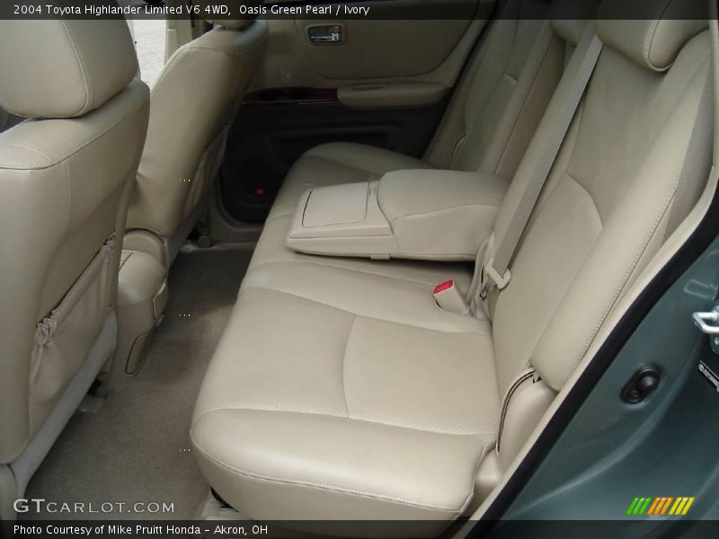 Oasis Green Pearl / Ivory 2004 Toyota Highlander Limited V6 4WD