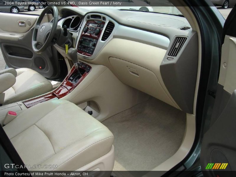 Oasis Green Pearl / Ivory 2004 Toyota Highlander Limited V6 4WD