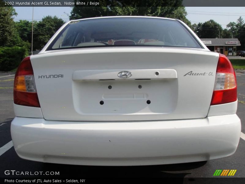 Noble White / Beige 2002 Hyundai Accent GL Sedan