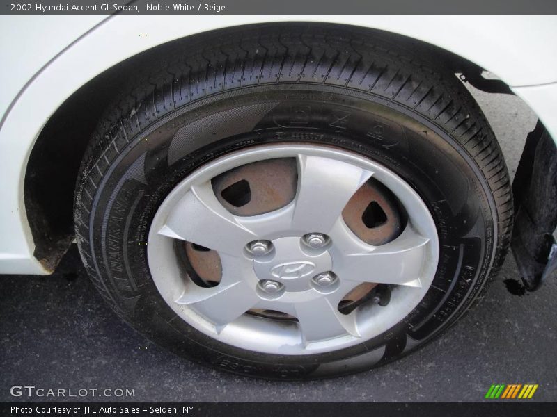 Noble White / Beige 2002 Hyundai Accent GL Sedan