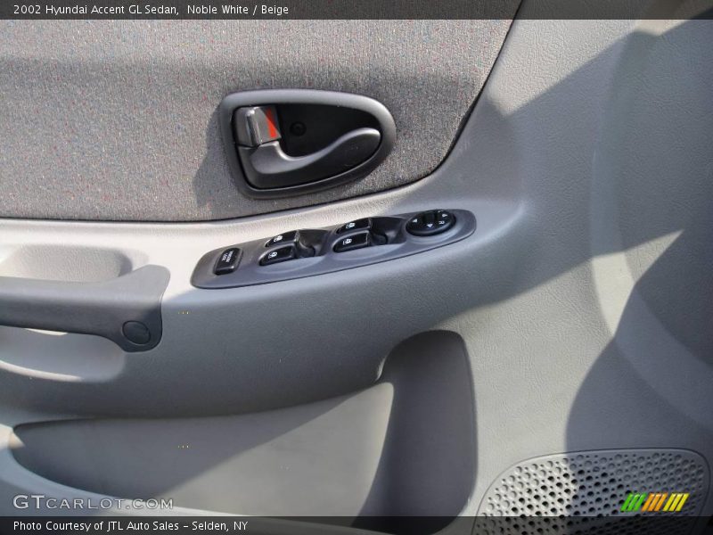 Noble White / Beige 2002 Hyundai Accent GL Sedan