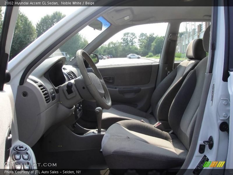 Noble White / Beige 2002 Hyundai Accent GL Sedan