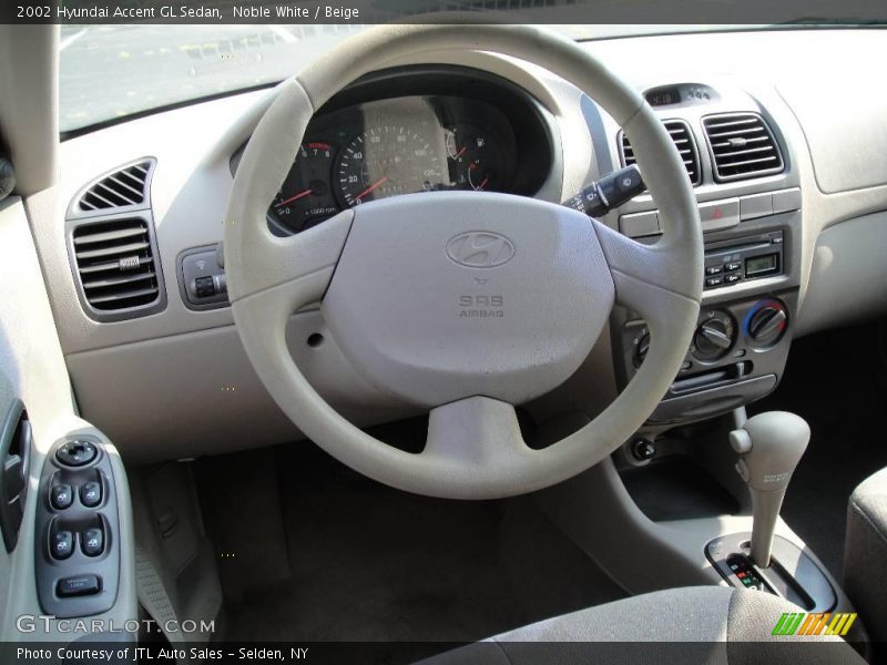 Noble White / Beige 2002 Hyundai Accent GL Sedan