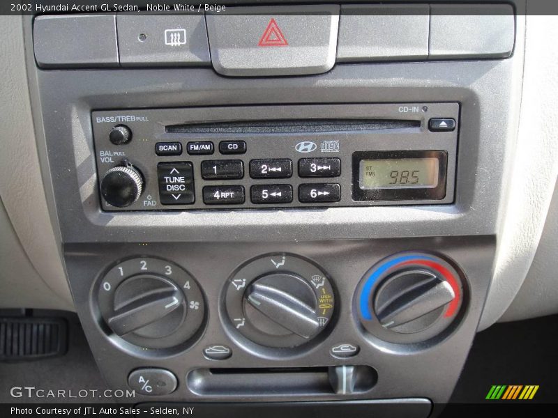 Noble White / Beige 2002 Hyundai Accent GL Sedan