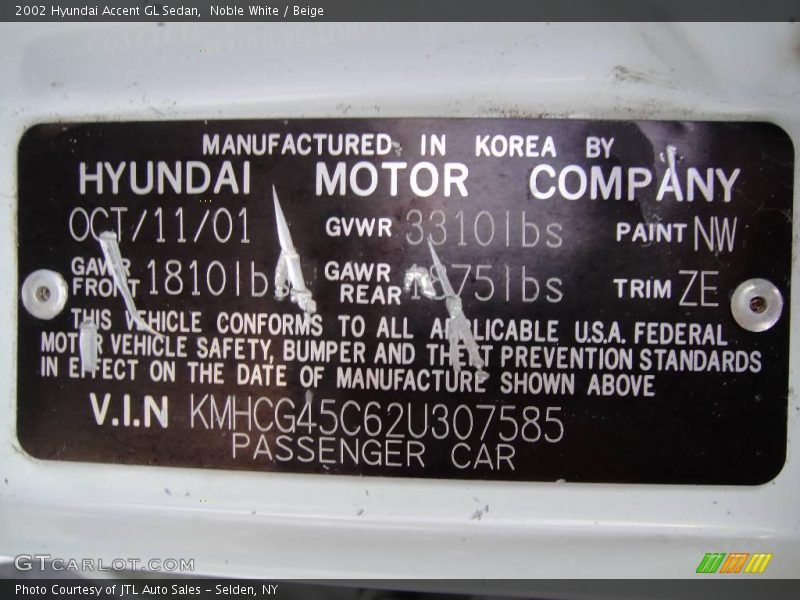 Noble White / Beige 2002 Hyundai Accent GL Sedan