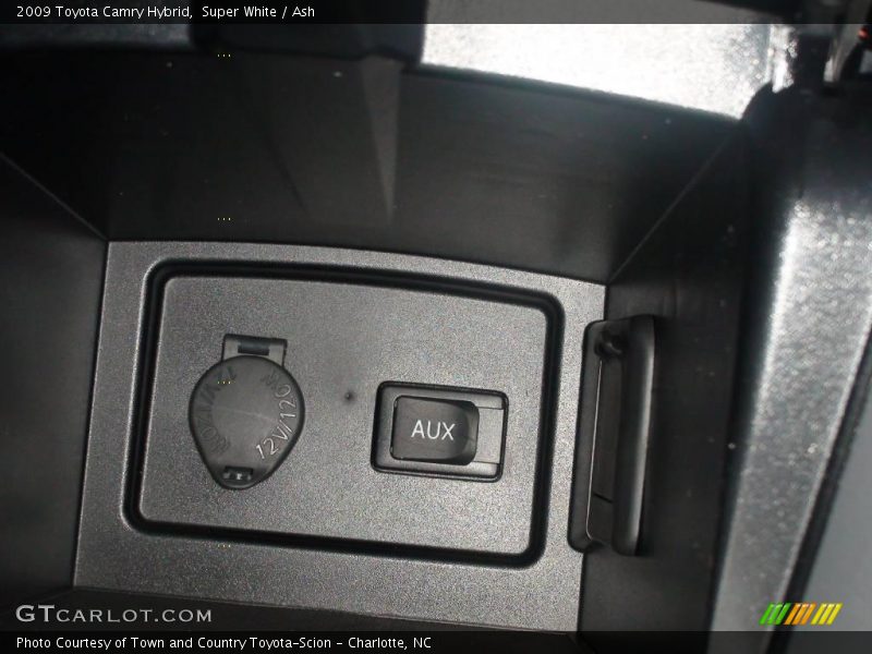 Super White / Ash 2009 Toyota Camry Hybrid