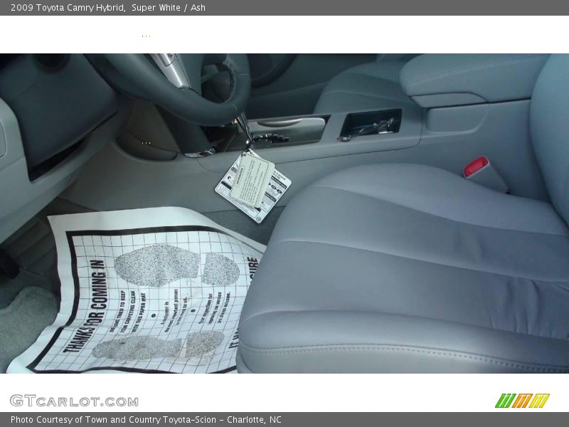 Super White / Ash 2009 Toyota Camry Hybrid